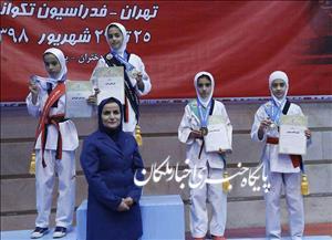 قهرمانی فاطمه باقرزاده تکواندوکار ملکانی در مسابقات کشوری خردسالان دختر