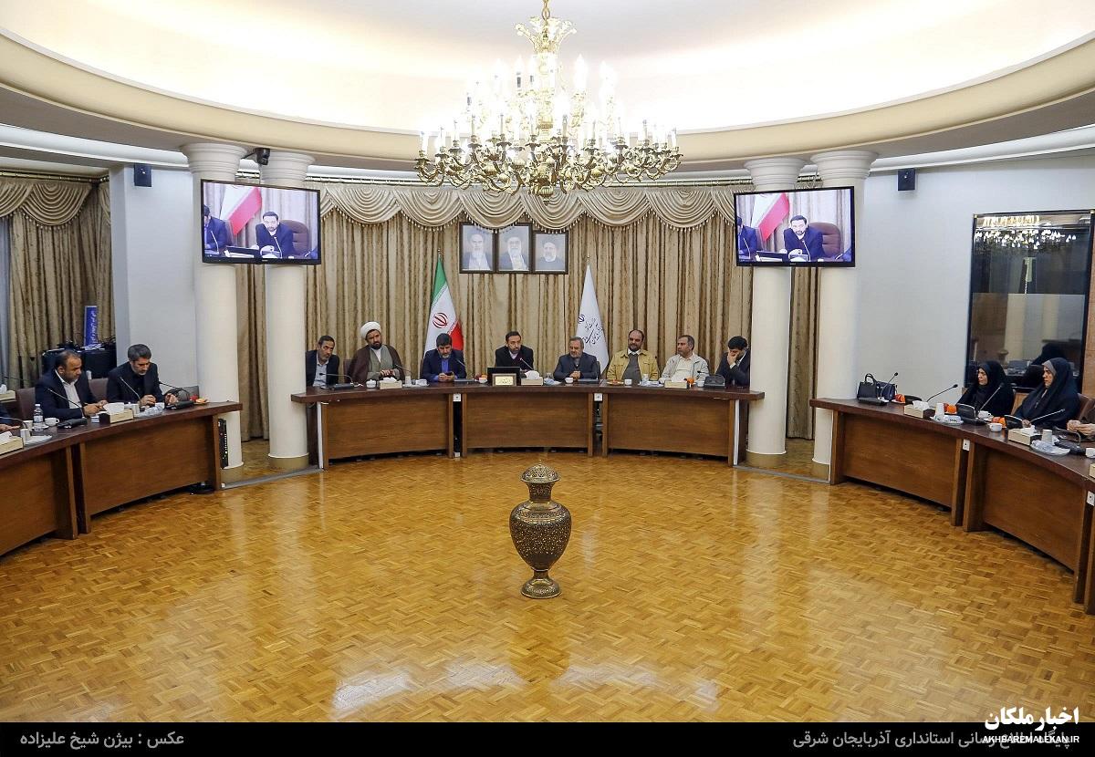 نشست صمیمانه استاندار آذربایجان شرقی با منتخبان مردم در مجلس دوازدهم