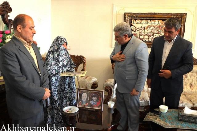 دیدار مدیرکل فرهنگ و ارشاد اسلامی استان با خانواده شهید سرانجام