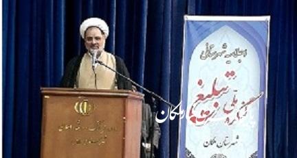 هرکس در هر لباس و موقعیت شغلی و هنری که دارد یک مبلغ دینی محسوب می شود