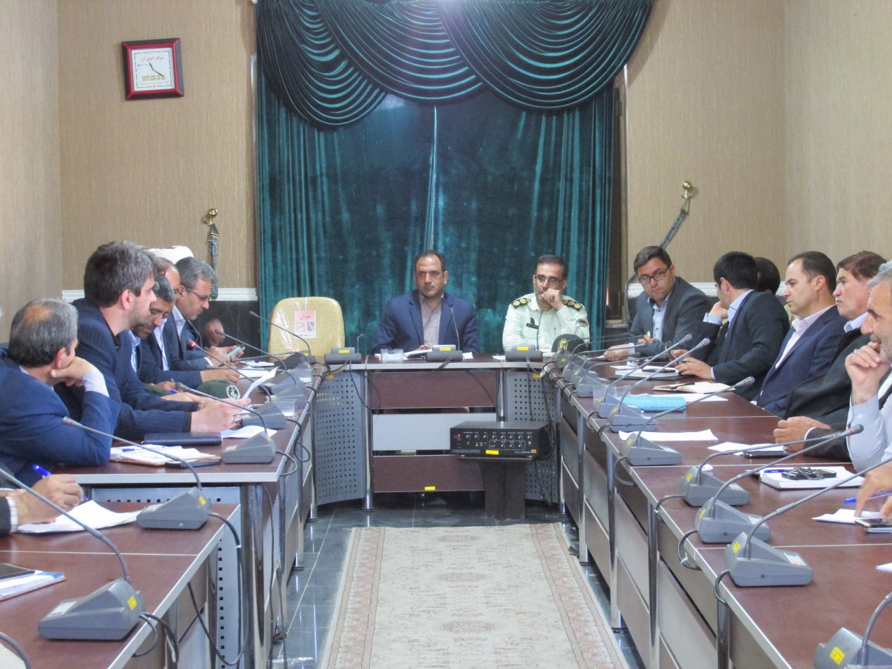 بنده معتقدم میز خدمت فرماندار و مسئولین ادارات خودش یک میز خدمت است