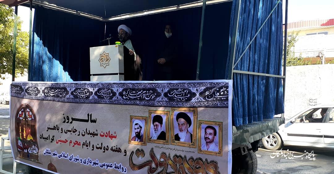به برکت خون شهیدان جمهوری اسلامی قدرت به ظاهر جهانی آمریکا را به چالش کشیده است