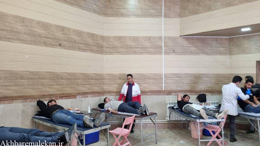 اهدای ۱۰۰ واحد خون بمناسبت هفته داوطلب در شهرستان ملکان