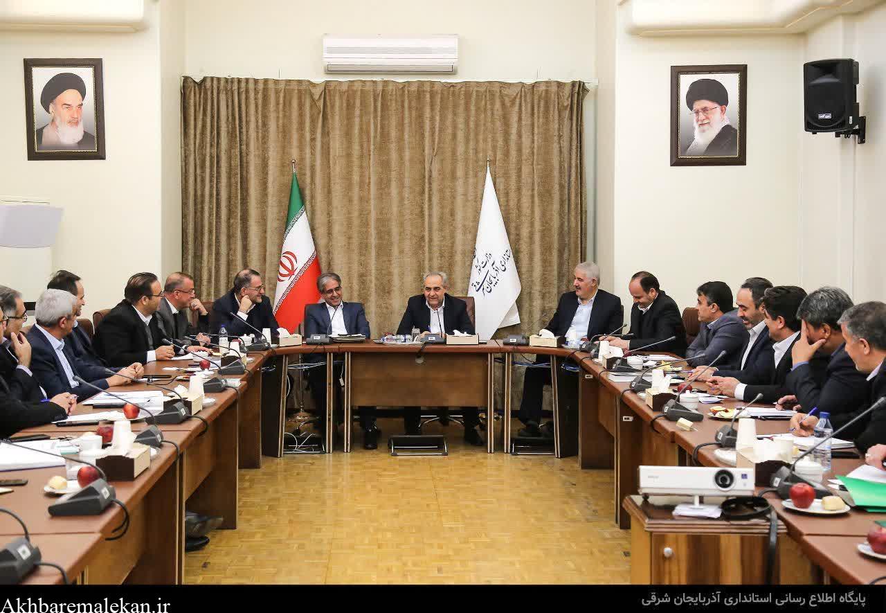 انتخاب فرمانداران، بخشداران و معاونان باید هرچه زودتر تعیین تکلیف شده و وضعیت انتصاب فرمانداران باید تا ۱۰ روز آینده مشخص شود/ در هر شهرستان، باید حداقل یک معاون فرماندار یا بخشدار ترجیحا بخشدار مرکزی از میان بانوان انتخاب شود