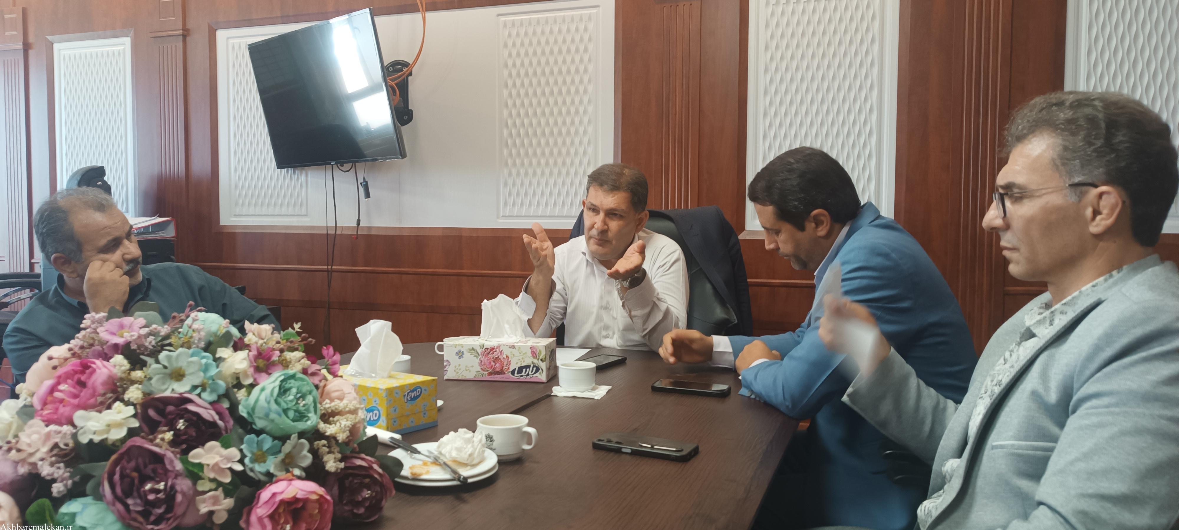 شهردار ملکان: شهرداری ملکان با جان و دل از نقطه نظرات و انتقادات سازنده خبرنگاران استقبال با آغوش باز می کند