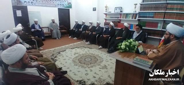 دشمنان اسلام تلاش می کنند بین مردم و روحانیت فاصله بیاندازند