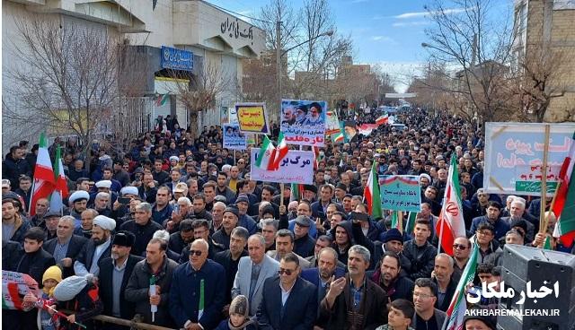 راهپیمایی پرشکوه یوم اله ۲۲ بهمن با حضور هزاران تن از مردم در شهرستان ملکان برگزار شد