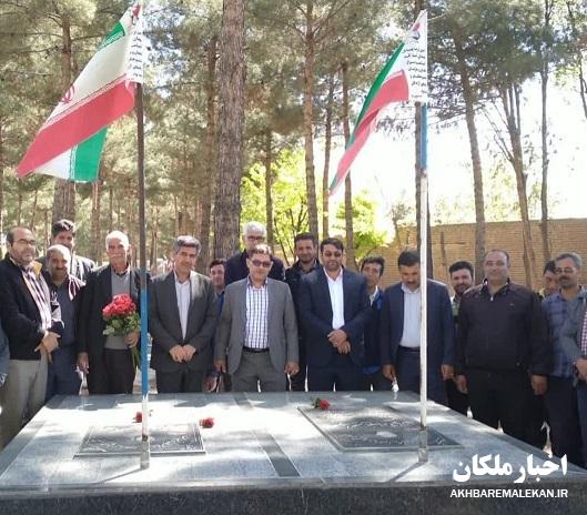تجدید بیعت شهردار و کارگران شهرداری ملکان با شهدا بمناسبت هفته کارگر