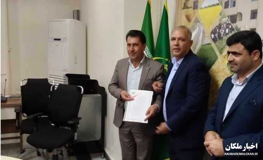 رئیس مرکز جهاد کشاورزی آقمنار ملکان رتبه اول طرح جهش تولید در دیمزارهای استان را کسب کرد