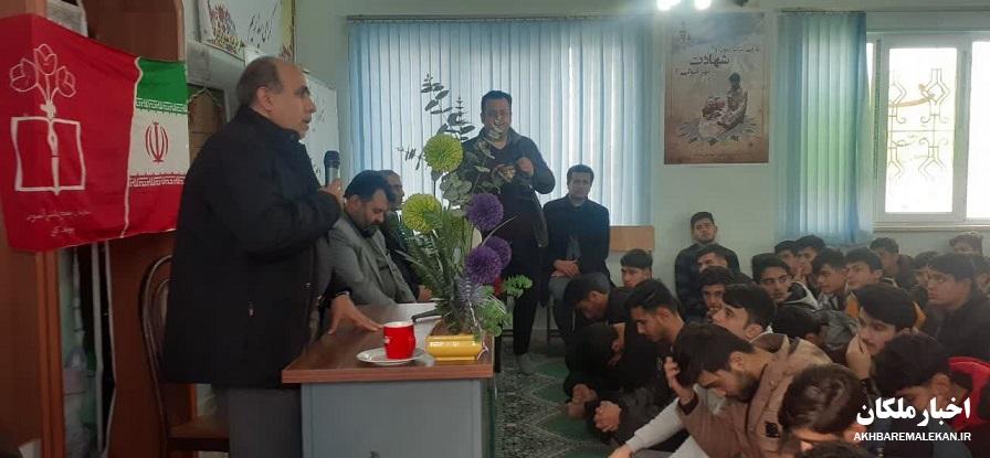 رای اولی ها و جوانان سفیران انقلاب و آینده سازان کشور هستند و رای آنها مهم است