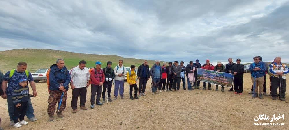 نخستین دوره صعود به ارتفاعات دولخان روستای قندهار با شرکت دهها کوهنورد برگزار شد