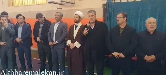 فینال مسابقات فوتسال مدارس متوسطه پسرانه شهرستان ملکان با حضور فرماندار برگزار شد/ تیم های مدارس مقداد و دانش مبارک شهر به مقام قهرمانی دست یافتند