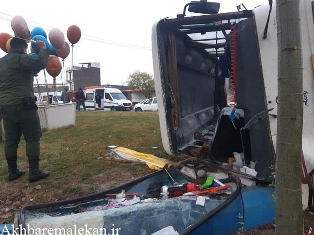 تخطی از سرعت مطمئنه و وجود نقص فنی در مینی‌بوس علت واژگونی سرویس دانش آموزان ملکانی بوده است
