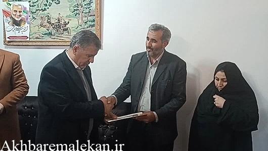 تجلیل فرماندار ملکان از اقدام خداپسندانه خانواده مرحومه یگانه جهانی بخاطر اهدای اعضا به ۱۴ انسان