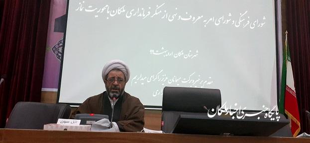 داشتن اخلاق دینی،عمل در گفتار و کمک به نیازمندان از ویژه گی های یک فرد مومن و متقی است