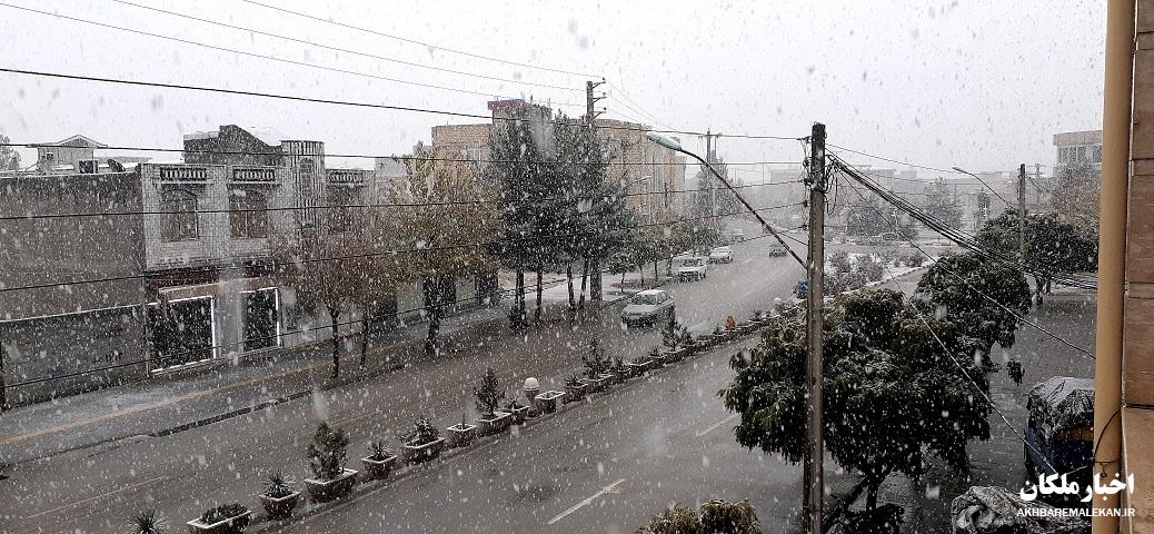 آغاز نخستین برف زمستانی در شهر ملکان