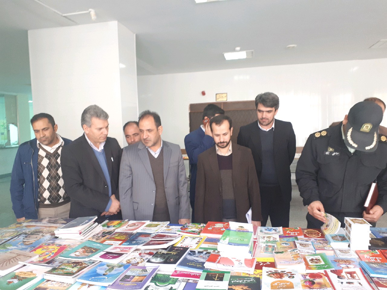 نمایشگاه کتاب شهرستان ملکان گشایش یافت