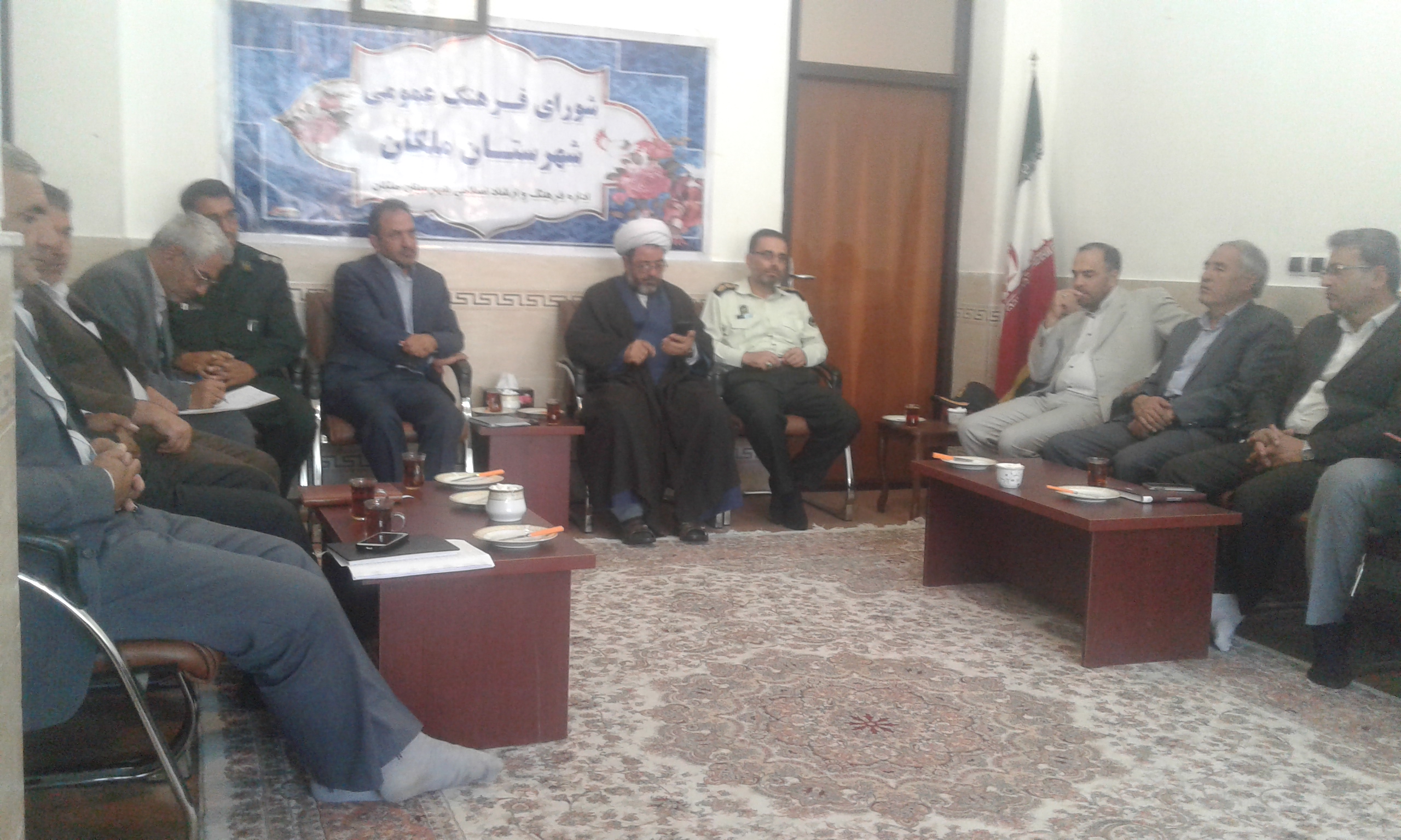 در جلسه شورای فرهنگ عمومی شهرستان ملکان بر انجام کارهای فرهنگی در راستای آگاه سازی شهروندان از اثرات سوء مصرف موادمخدر تاکید شد/انتقاد امام جمعه ملکان از برخورد های نامناسب با مردم در برخی ادارات دولتی این شهرستان!
