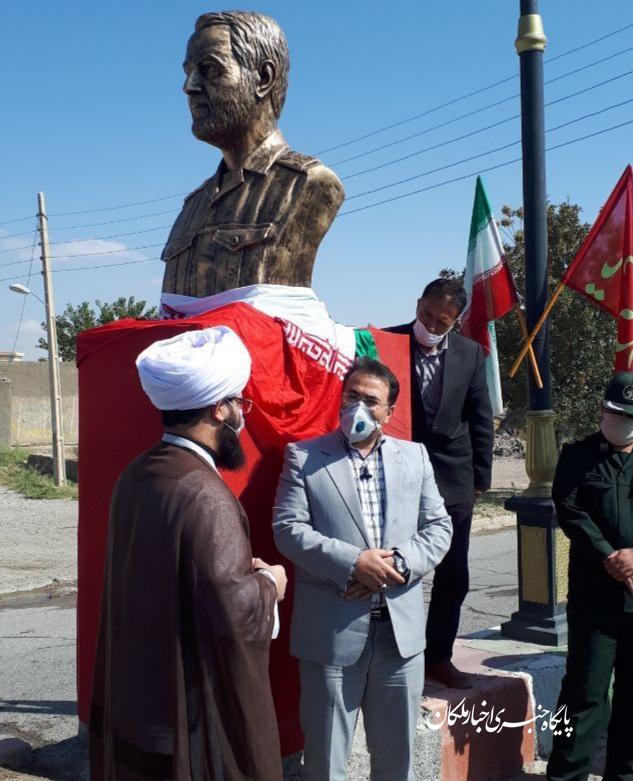 نصب تندیس سردار دلها شهید حاج قاسم سلیمانی در شهر لیلان