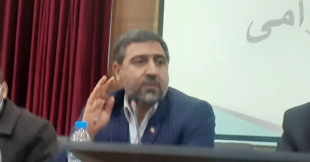 مدیرانی که بخواهند مانع توسعه و پیشرفت شهرستان شوند با میز و صندلی خود خداحافظی کنند