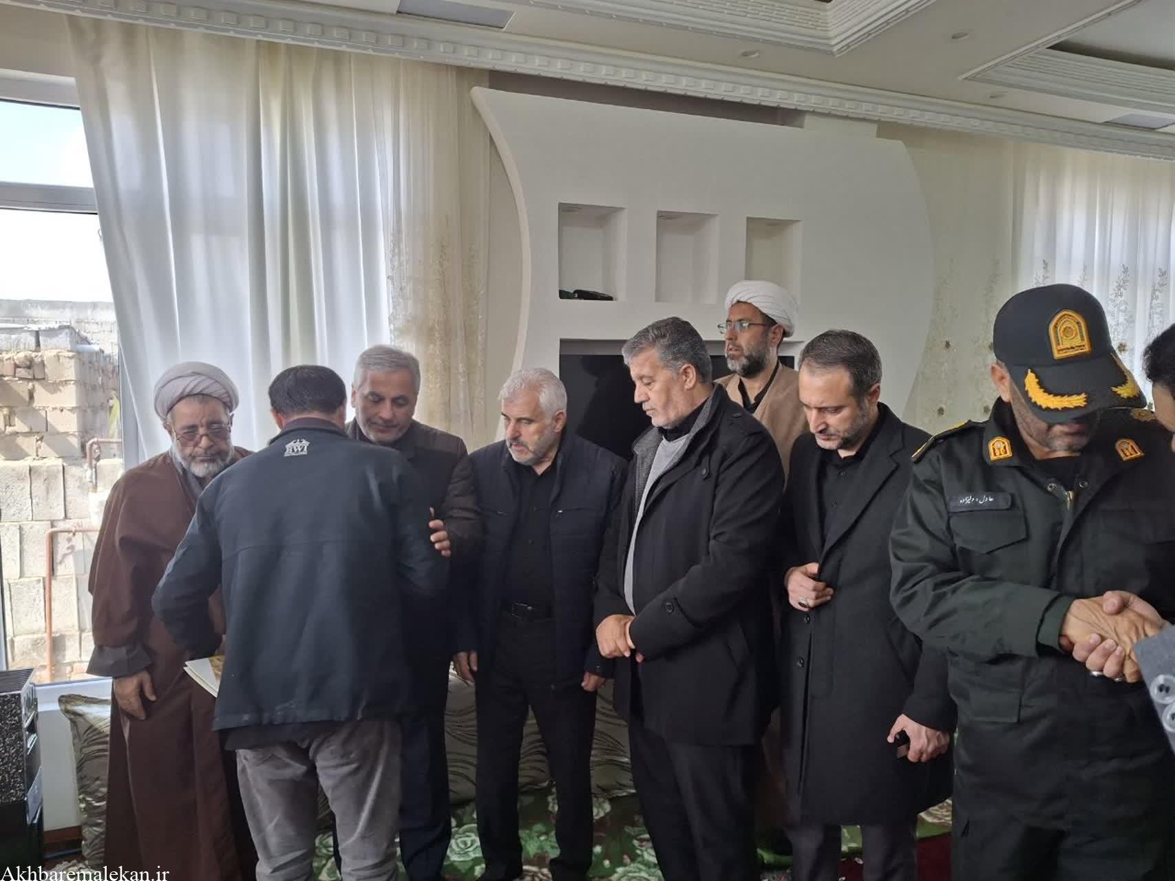 دیدار مدیرکل بنیاد شهید و امور ایثارگران استان با خانواده‌های شهدای رمضان در شهرستان ملکان