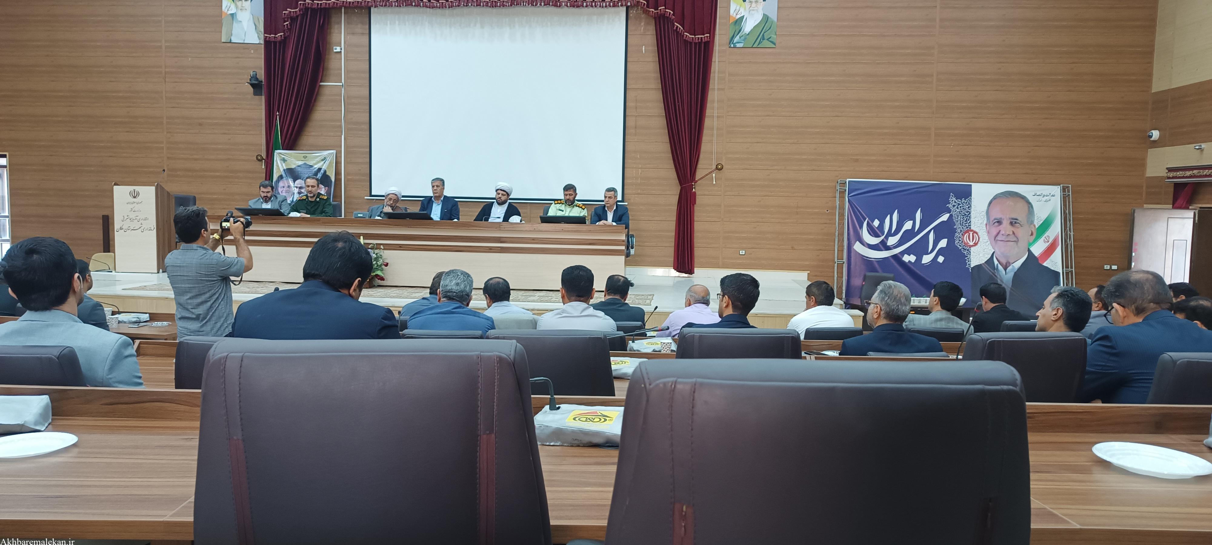 مراسم بزرگداشت رهبر شهید انقلاب اسلامی روز پنجشنبه در ملکان برگزار می‌شود/ با استقامت مردم و نیروهای مسلح دشمن شکست خورد/ جرای ۶۵ پروژه عمرانی و اقتصادی در هفته دولت/جشنواره کشوری انگور شهریورماه سال جاری در ملکان برگزار میشود