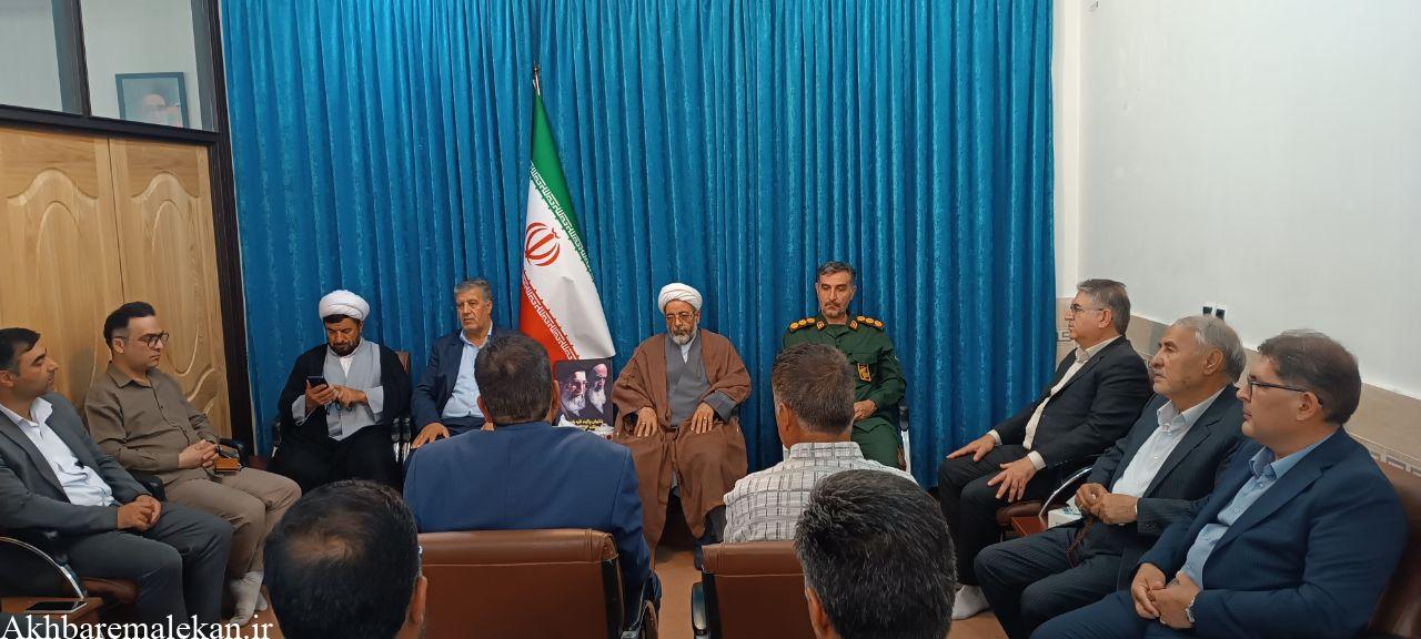 با شهادت امام شهید در جنگ اخیر قلب ملت ایران داغدار شد ولی با انتخاب خلف صالح ایشان مقام معظم رهبری قلب ها به آرامش رسید/با وجود شرایط جنگی هیچ پروژه ای در شهرستان ملکان تعطیل نشده است
