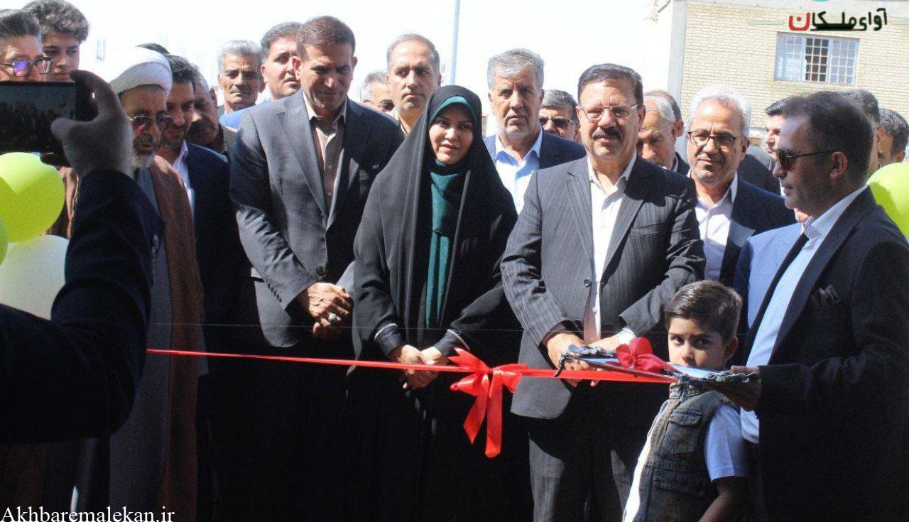 کارخانه «تولید و بسته بندی کشمش ، شیره انگور و شیره خرما» افتتاح و عملیات اجرایی کارخانه‌های «تولید خوراک دام و طیور» و «تولید تیتر فوری» در ملکان آغاز شد