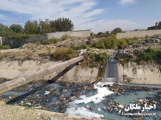 هدایت فاضلاب شهر ملکان به داخل رودخانه آغجه دیزج بهداشت ساکنین محل را تهدید می کند
