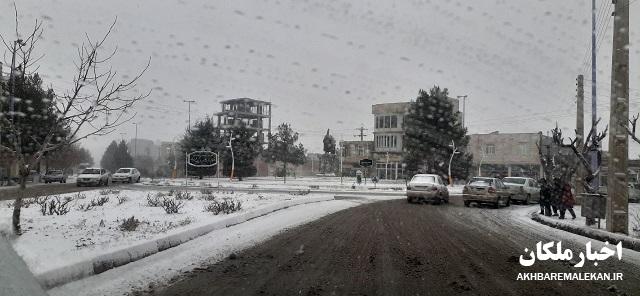 بارش برف در شهرستان ملکان و تعطیلی همه مقاطع تحصیلی در روز دوشنبه