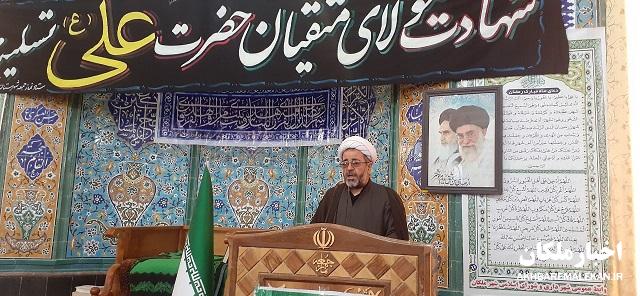 آندسته از مسئولینی که ادعای عدالت و انقلابی گری می کنند،زندگانی امیرالمومنین (ع) را مرور کنند