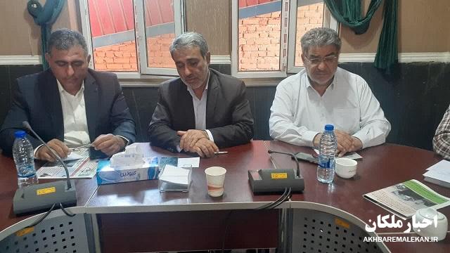 اتمام حجت فرماندار ملکان با مدیران بانکها/منبعد با بانکهایی که با مردم رفتار مناسب نداشته باشند برخورد جدی خواهد شد!