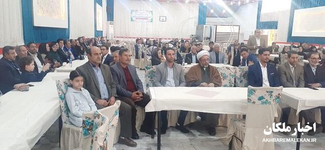 آیین تجلیل از کارگران شهرداری ملکان با حضور امام جمعه،اعضای شورای شهر و شهردار بطور باشکوه برگزار شد
