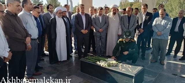 تجدید بیعت مسئولین شهرستان ملکان با شهدای والامقام بمناسبت هفته دولت