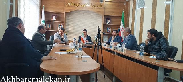 تشکیل جلسات علنی با حضور خبرنگاران؛ جذب سرمایه گذار؛ساماندهی سدمعبر و تعریف ایستگاه های تاکسی