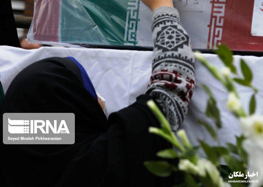 تشییع پیکر مادر شهیدان آذری در مراغه