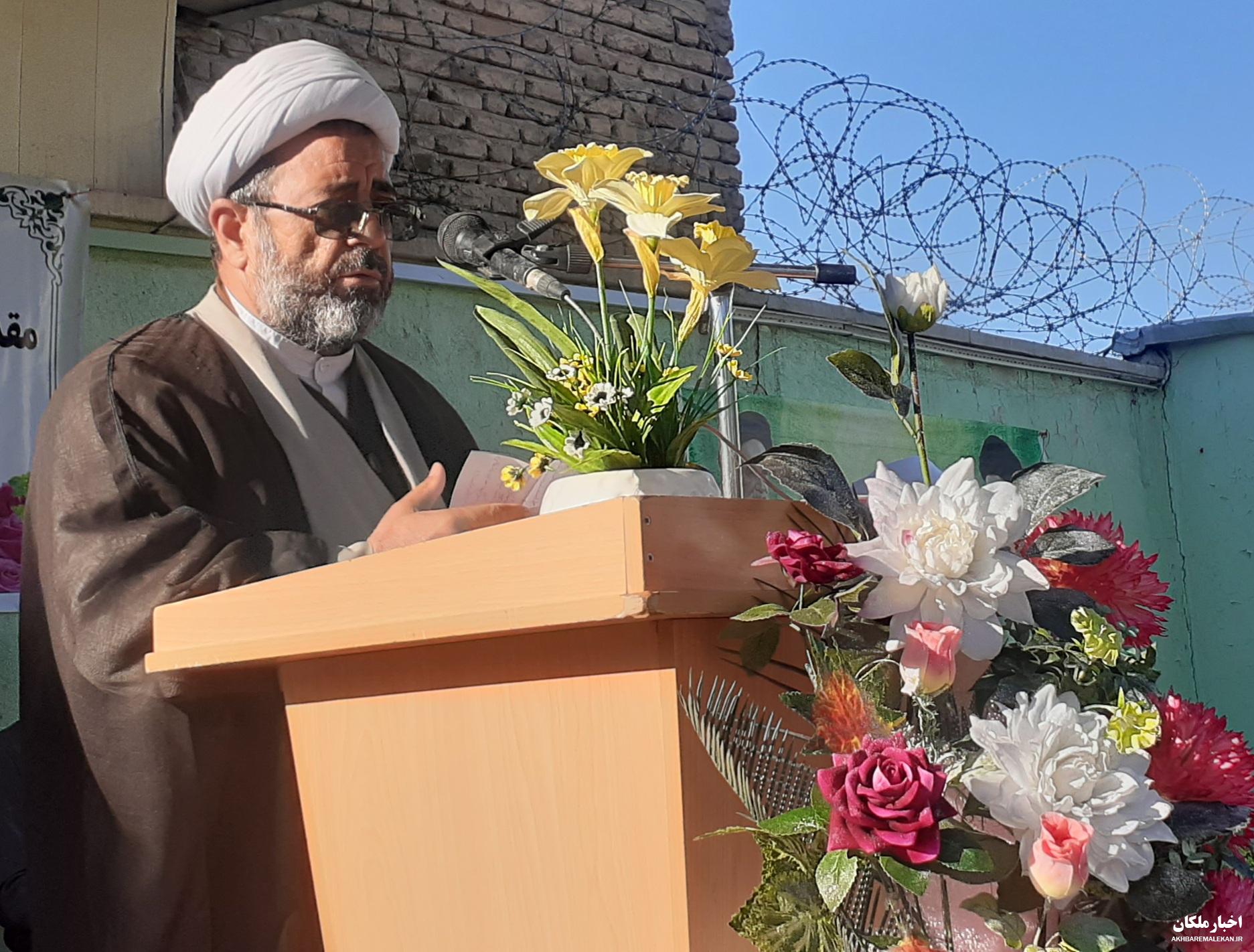 امروز نیروی انتظامی یک نیروی مقتدر و حرفه ای و در عین حال باایمان، باخلاق و مسئولیت پذیر است